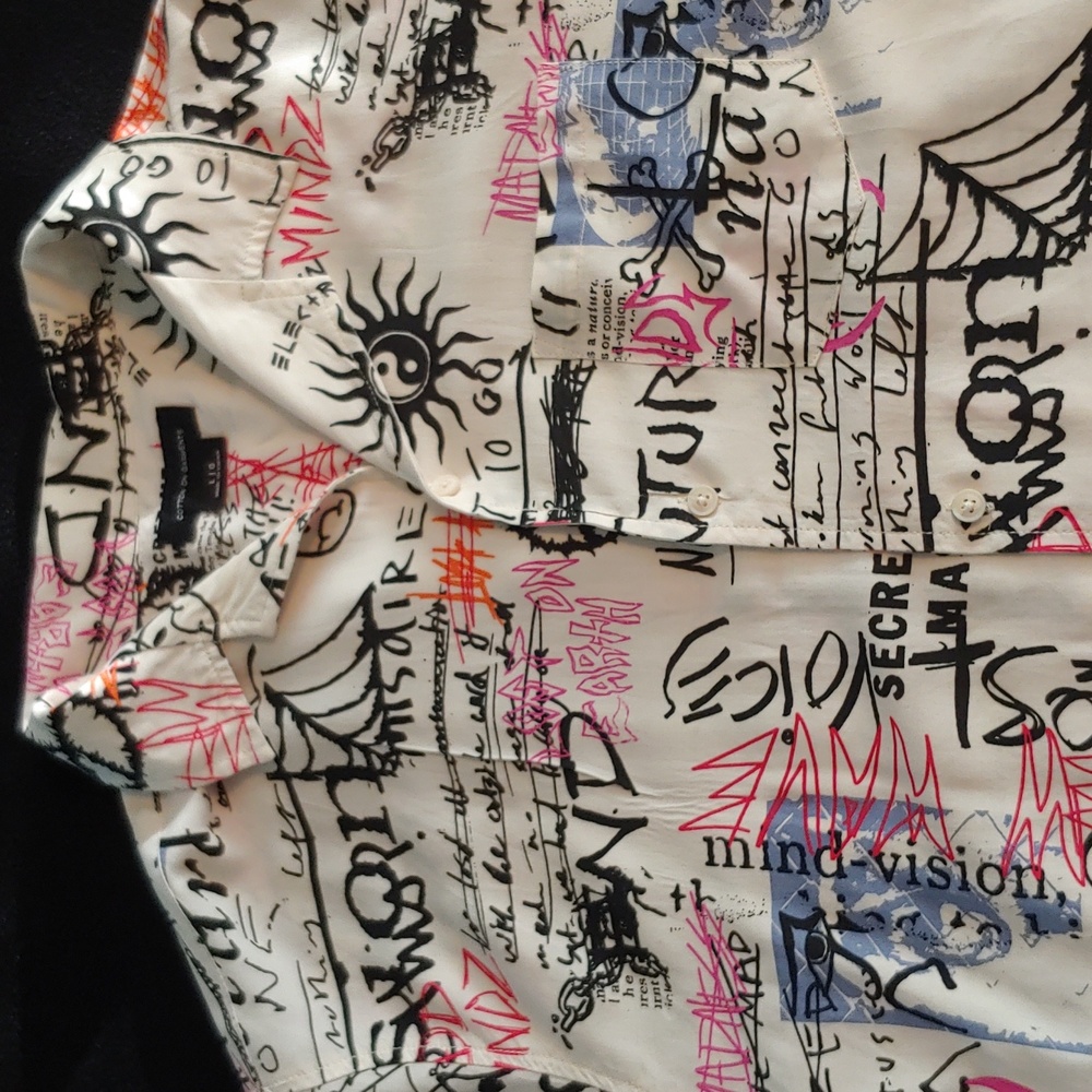 Cotton On Graphic Print Men's Button Dress Shirt in Cream Multi size Large - Picture 2 of 7